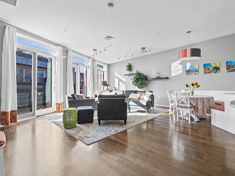 133 Salem St #PENTHOUSE — Photo 2