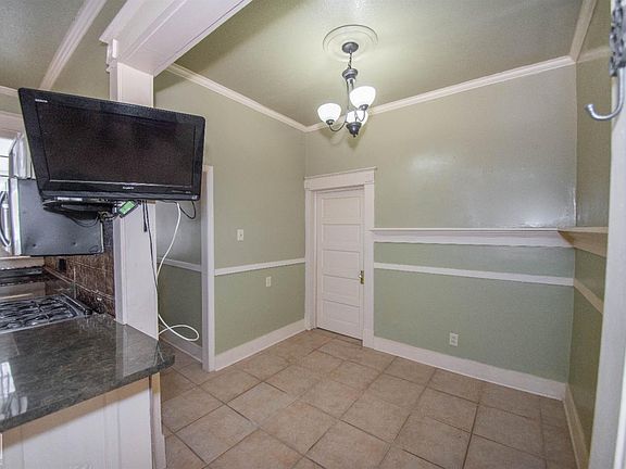 5th image of 814 W Washington Ave #308