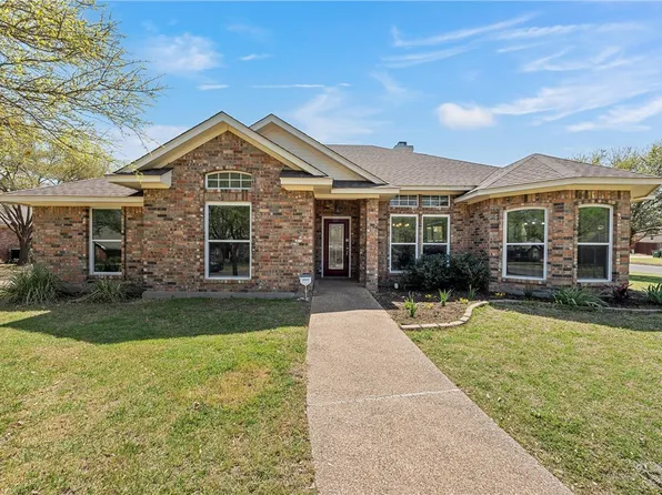 301 Whispering Meadows Dr, Hewitt, TX 76643