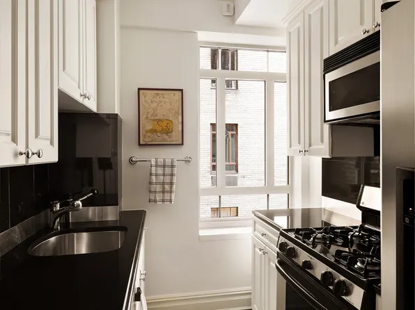 25 Central Park West image 7 of 21