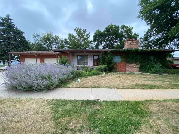 2416 W 9th St, Hastings, NE 68901