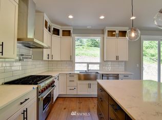 689 Chuckanut Dr, Bellingham, WA