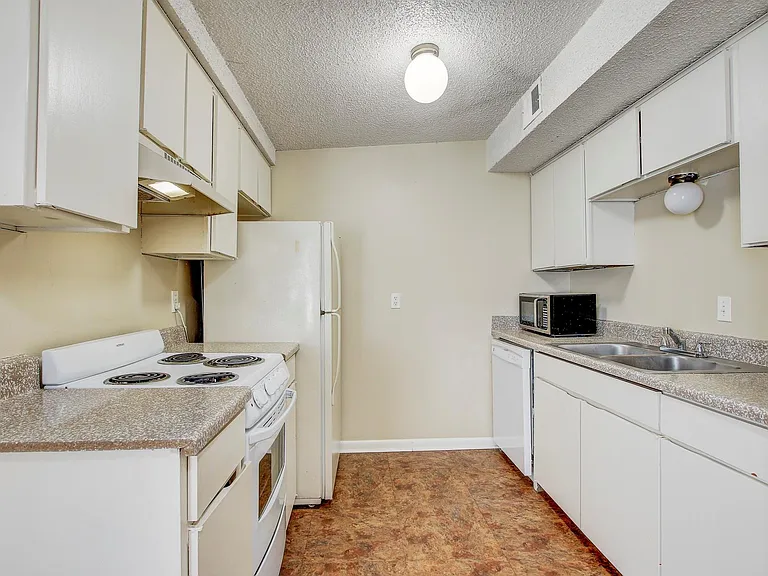 2408 Longview St #211 — Photo 10