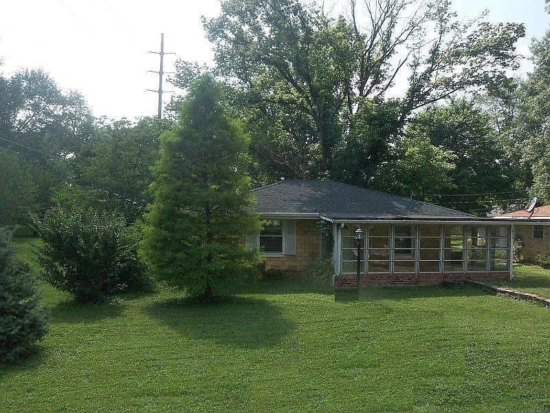 1st image of 310 Hillcrest Dr