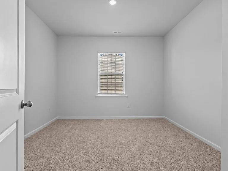 284 Robert Pl — Photo 11