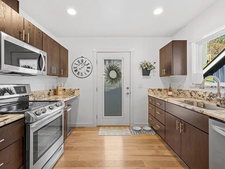 740 Sterling St — Photo 14