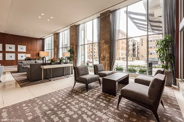 655 W Irving Park Rd #4910 — Photo 12