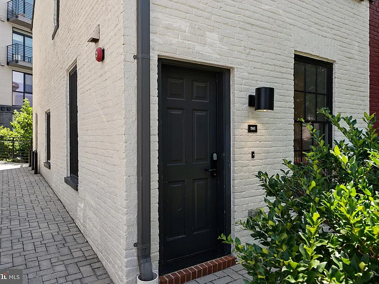816 Potomac Ave SE #TOWNHOUSE — Photo 2