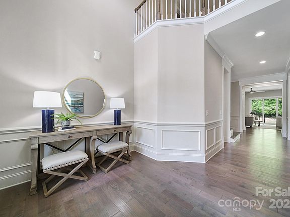 3rd image of 1013 Lake Forest Dr