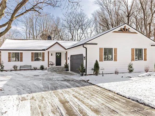 1823 Som Center Rd, Gates Mills, OH 44040