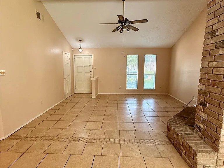 7118 Haven Creek Dr — Photo 2