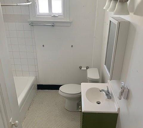 5th image of 9823 NE 4th Ave #1