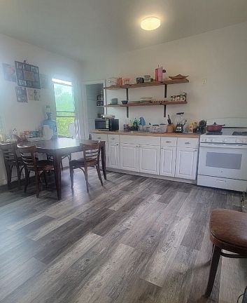 5th image of 394 Lincoln St