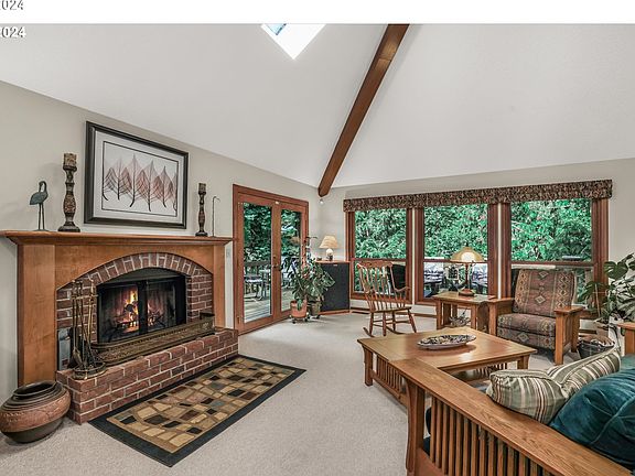 4th image of 4264 SE Brae St