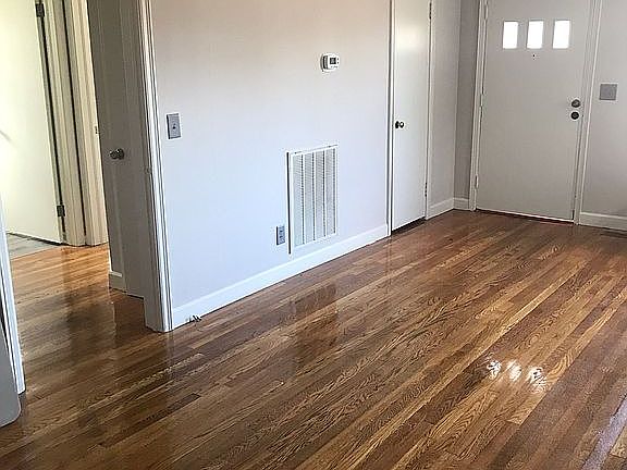 2nd image of 918 Lake Dr
