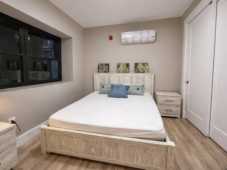 90 N Swan St #302 — Photo 7