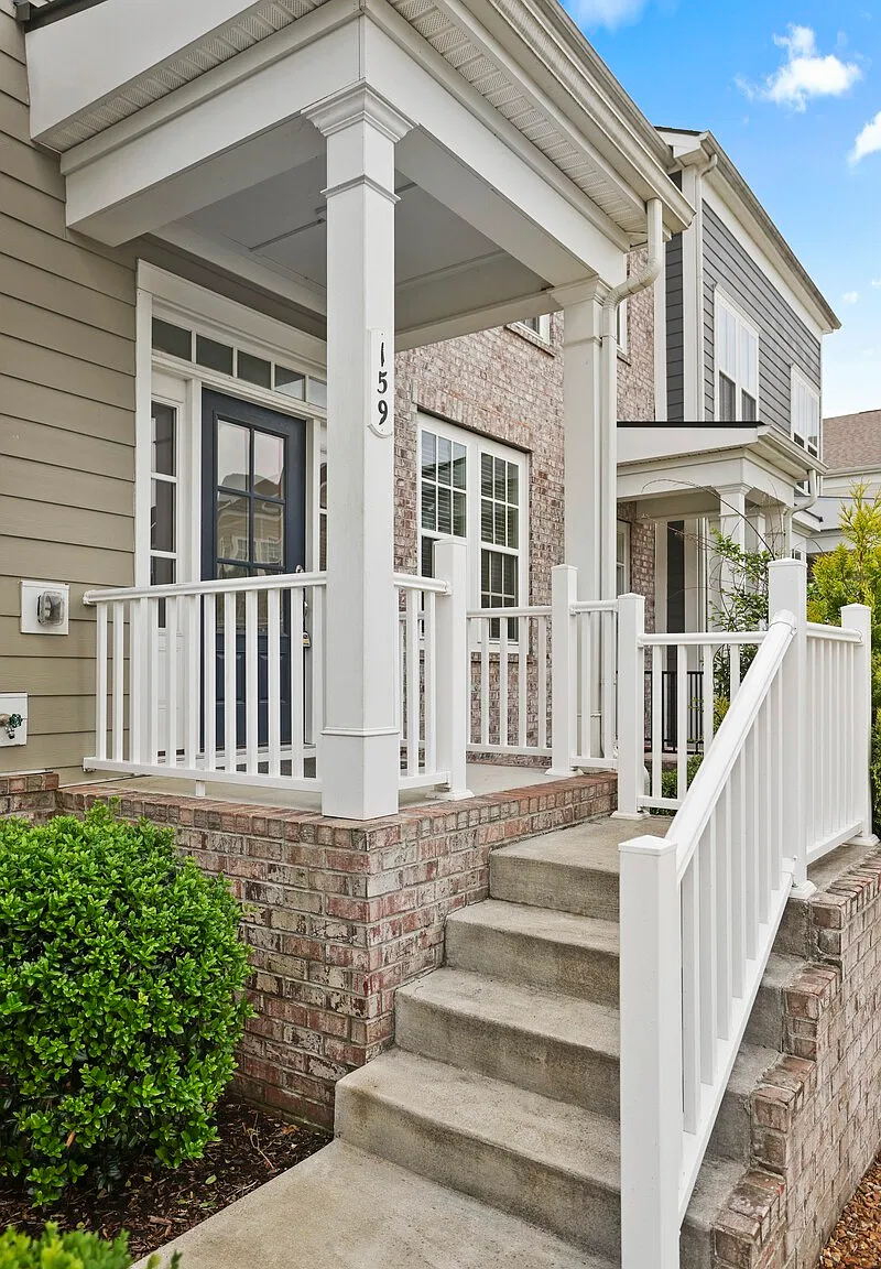 4 bed, 3.5 bath, 2326 sqft, $2,850 — Photo 2