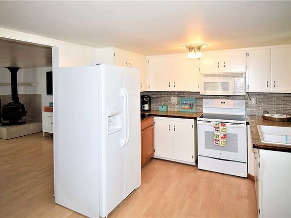 5th image of 3039 Hollywood Ave NE