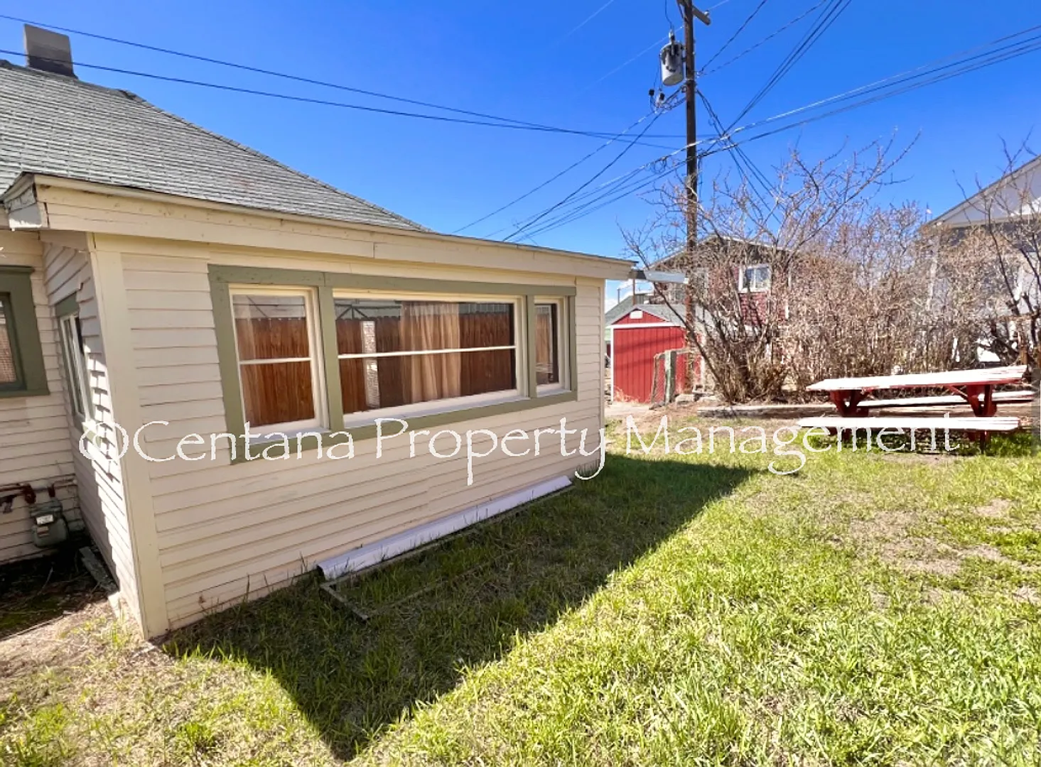 Quaint 2-bedroom cottage located in uptown Butte! — Photo 2