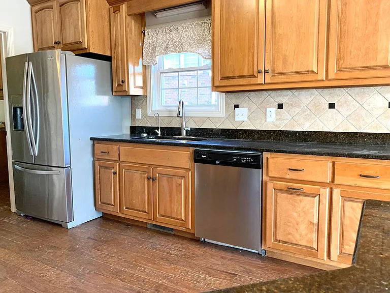 1533 Edgewater Ln — Photo 15