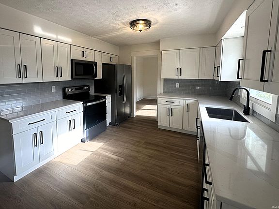 4th image of 702 E Wellington Ct