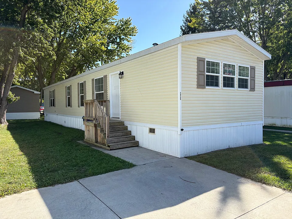 1435 Rushmore Blvd W