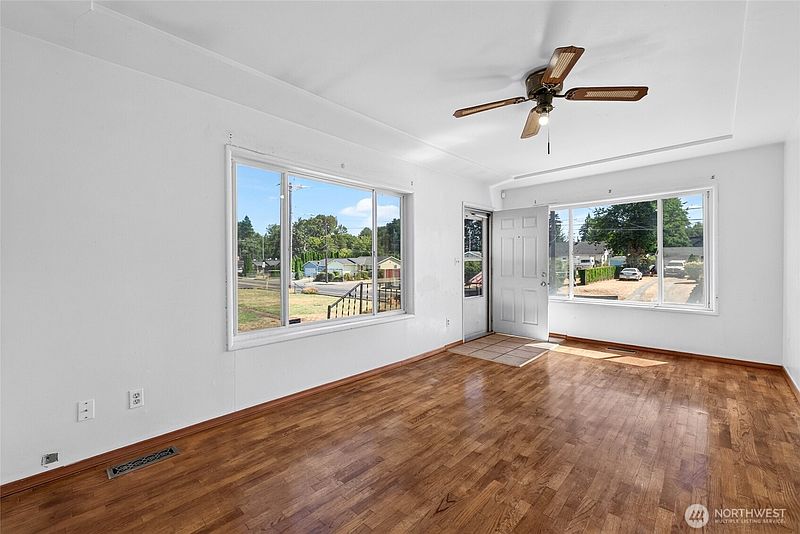 3rd image of 1323 E 56th Street
