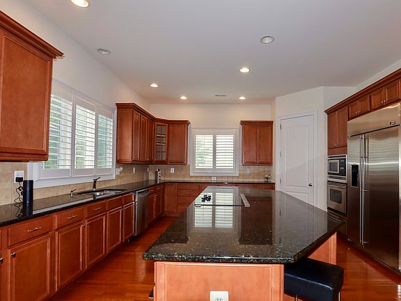 5th image of 85 Goldfinch Cir