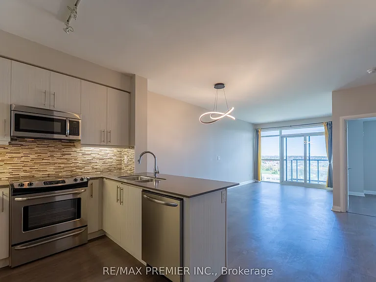 55 Oneida Cres #1401 — Photo 1