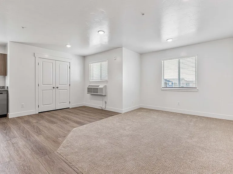 3 Bedroom 1.5 Bathroom — Photo 21