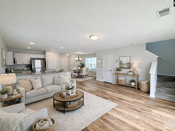 4th image of 411 Eclipse Ln