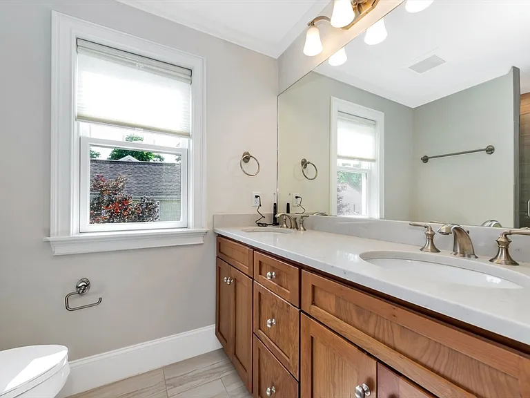 68 Woburn St #68 — Photo 14