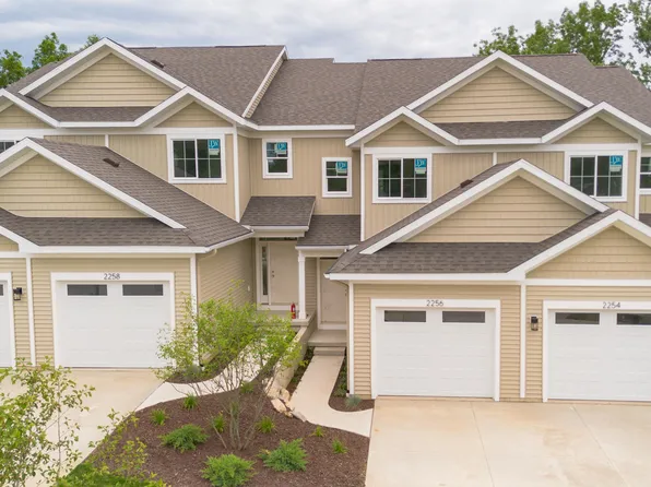 2258 Watertown Way NE, Grand Rapids, MI 49505