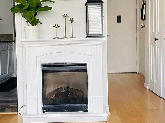 3rd image of 2030 N Adams St APT 208