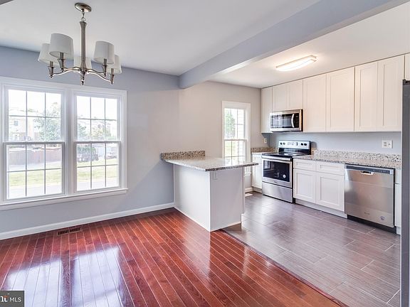 3rd image of 923 Branch Dr
