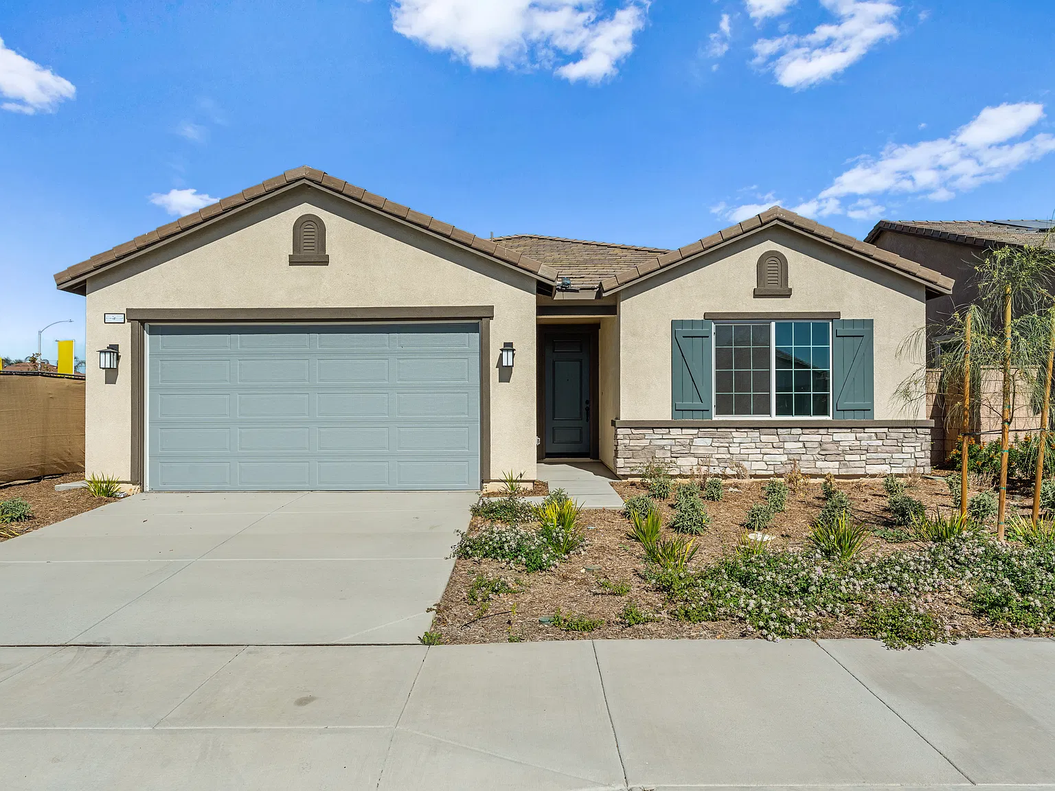 4 bed, 2026 sqft, $3,800 — Photo 1