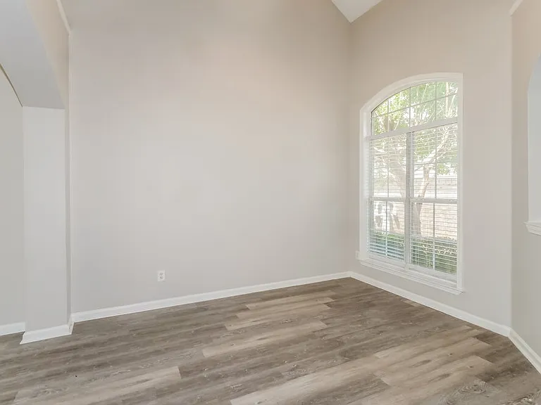 1043 Averett Cv — Photo 7