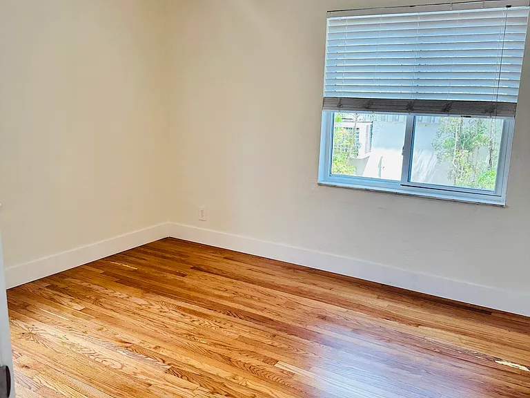 2425 Pierce St — Photo 13