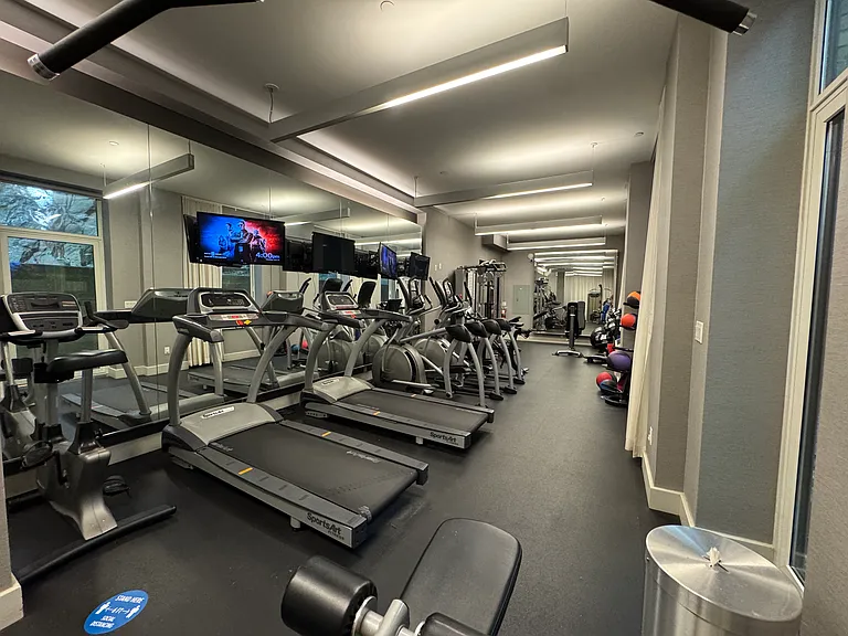 432 W 52nd St #5E — Photo 11