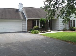 6315 Hampton Knoll Rd, Clemmons, NC 27012