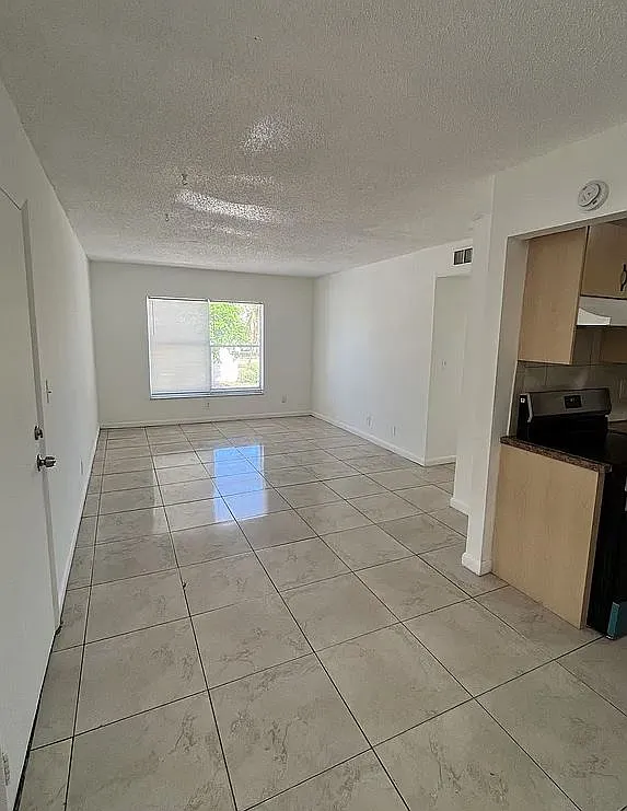 3 bed, 1.5 bath, 892 sqft, $1,850 — Photo 4