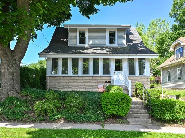 318 Hyde Park AVENUE, Waukesha, WI 53188