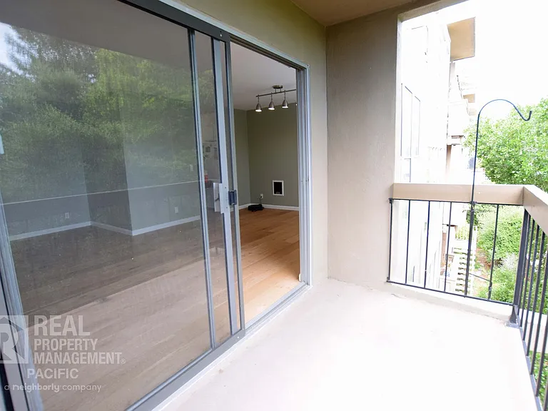5335 Broadway Ter #305 — Photo 10
