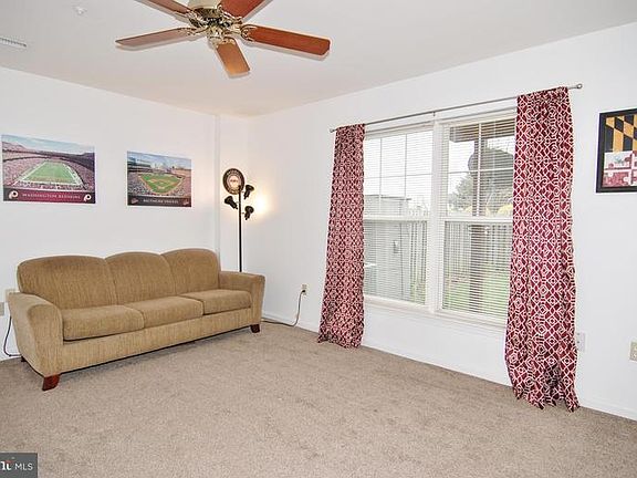 3rd image of 460 Blossom Ln