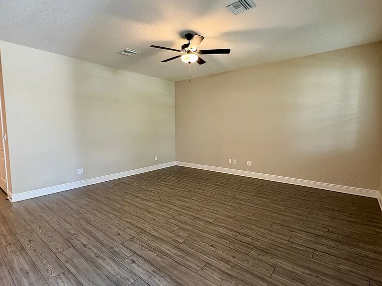 1718 Party Pl — Photo 5