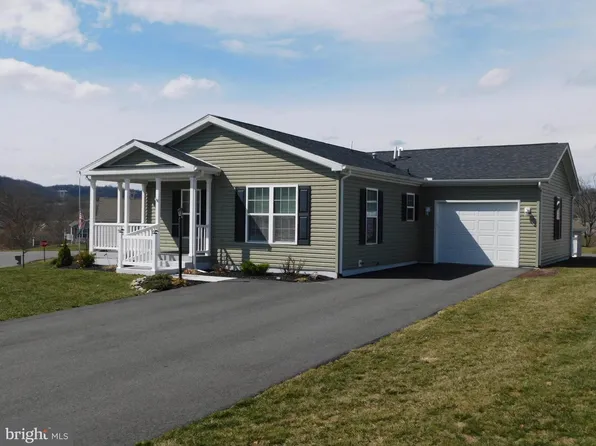 5 Sandpiper Dr, Bechtelsville, PA 19505