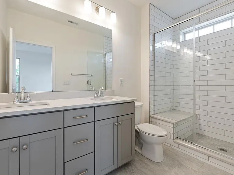 2923 W Trade St — Photo 22