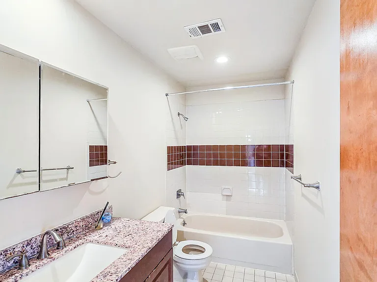 1302 Bradley Ct — Photo 20