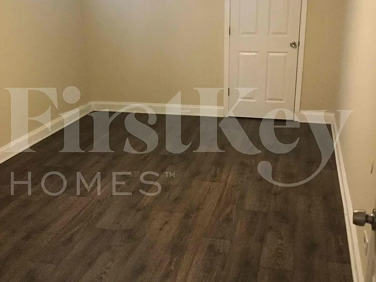 8044 S Maplewood Ave — Photo 17