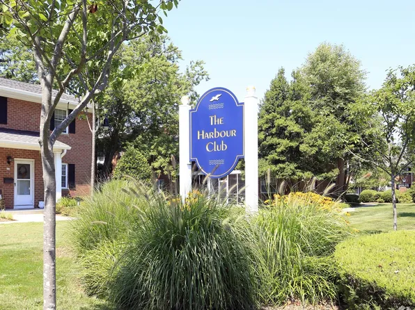 409 Marine Ln, West Babylon, NY 11704